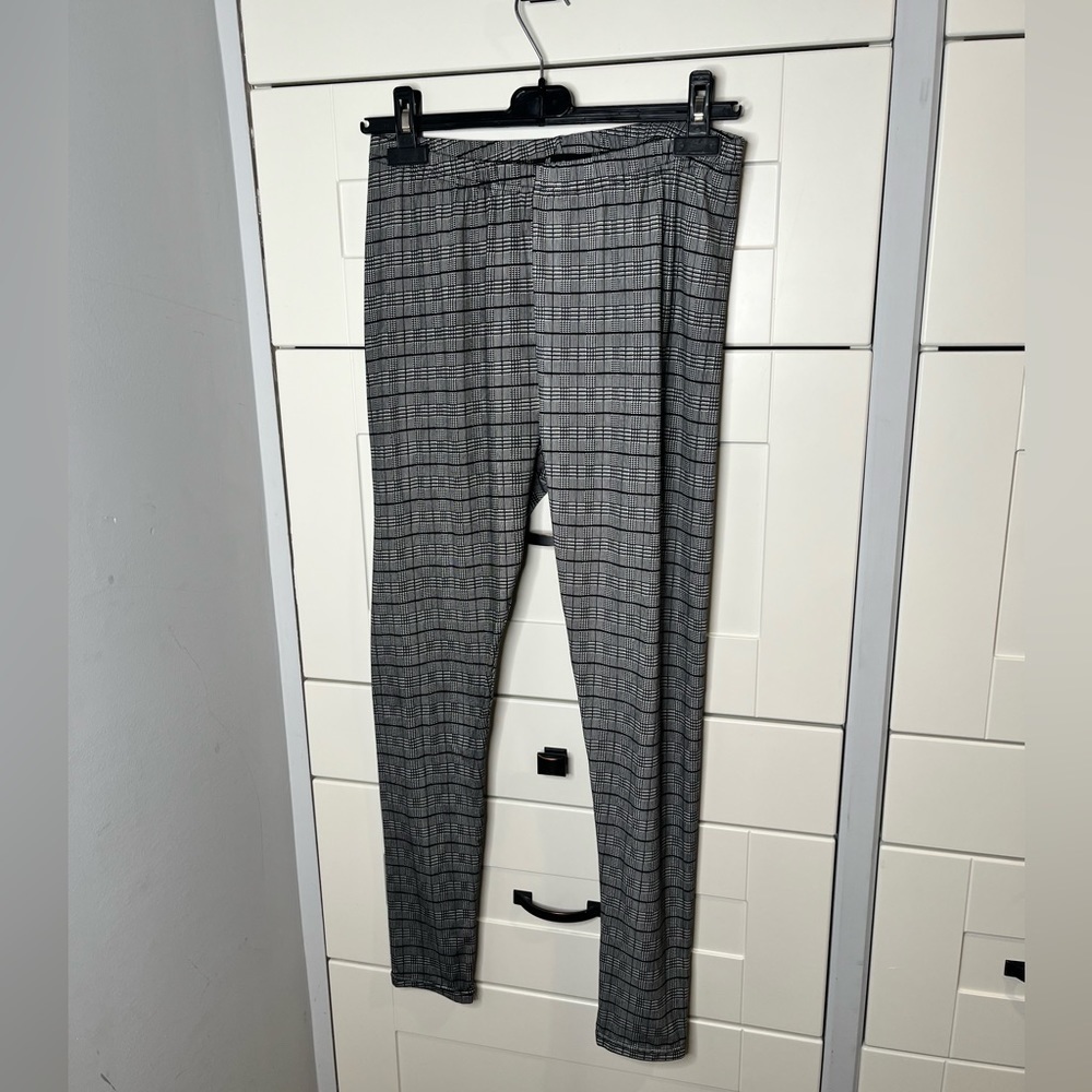 Lily Morgan. Plaid. Black and white. Leggings. Large. Stretch.